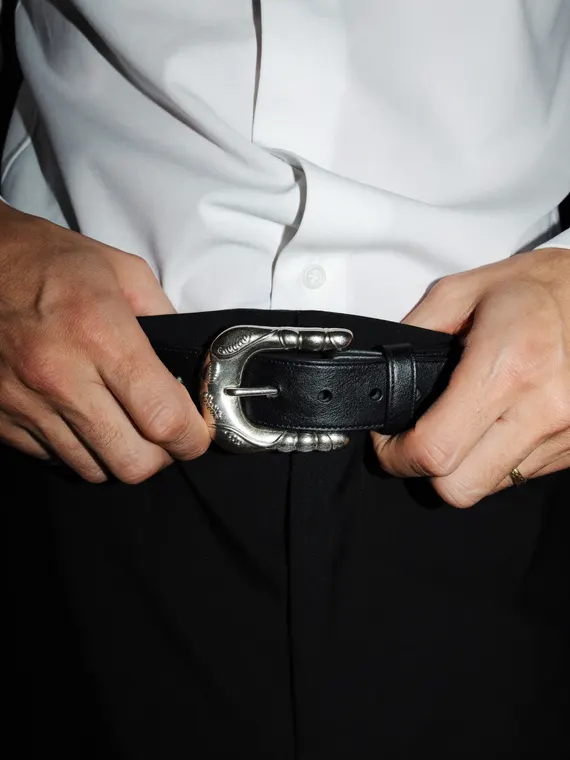 Bag campaign: belt, buckling up under flash