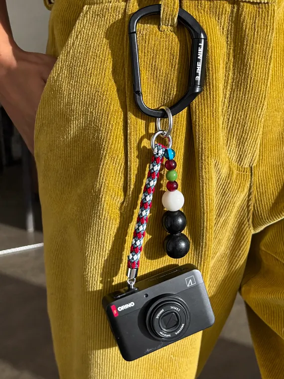 Bag campaign: keyrings, carabiner on corduroy