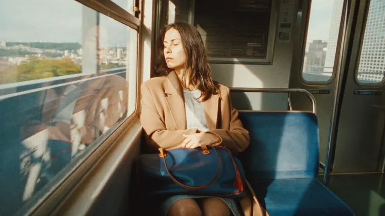 Bag ad film 8.12, scene 3: window seat, sun on the bridge