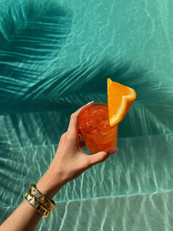 Food campaign: cocktail, spritz by the pool