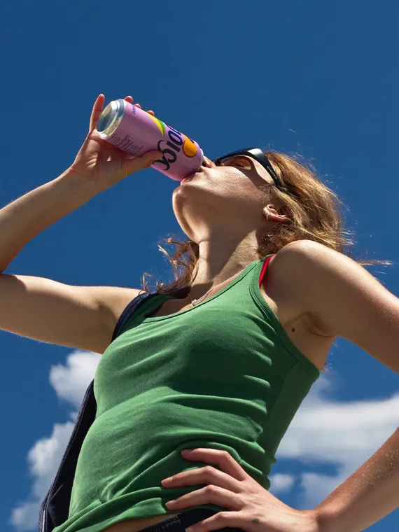 Food campaign: soda, drinking against the sky