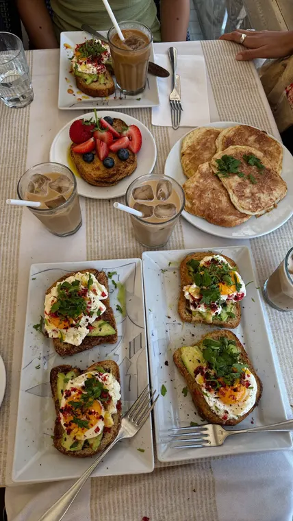 Food AI UGC reel: brunch, table from above
