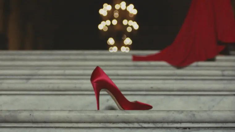 Shoe commercial Midnight Stairs, scene 2: the heel left behind