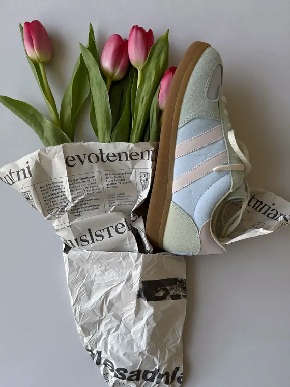 Shoe product photography: sneakers wrapped like a bouquet