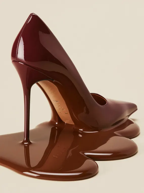Shoe product photography: stiletto melting into chocolate