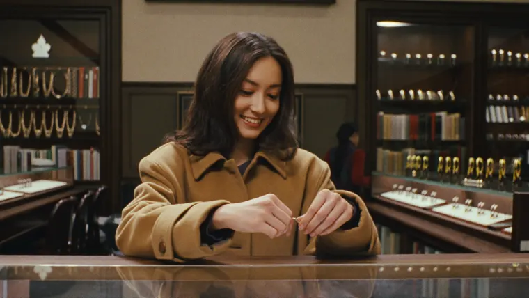 Jewellery ad film Solo Trip, scene 1: the ring for herself