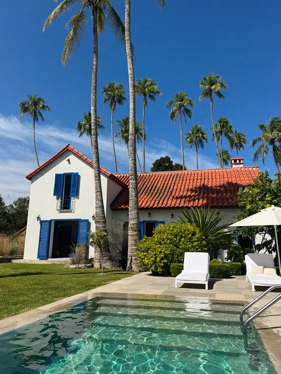 Real estate photography: exterior, villa with pool
