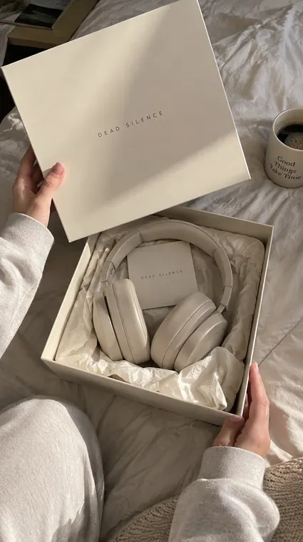 Tech AI UGC reel: unboxing, DEAD SILENCE headphones